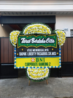 Papan Bunga Duka di Ujung Batung