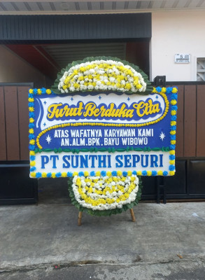 Papan Bunga Duka di Ujung Batung