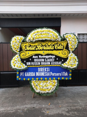 Papan Bunga Duka di Ujung Batung