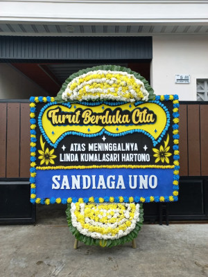 Papan Bunga Duka di Ujung Batung